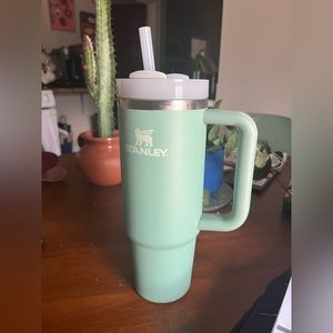 Stanley quencher shale 30oz very good used condition